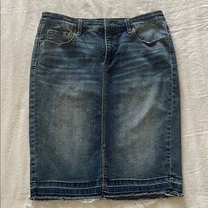 Vintage America Blues Denim Pencil Skirt Frayed Hem sz 6 GUC